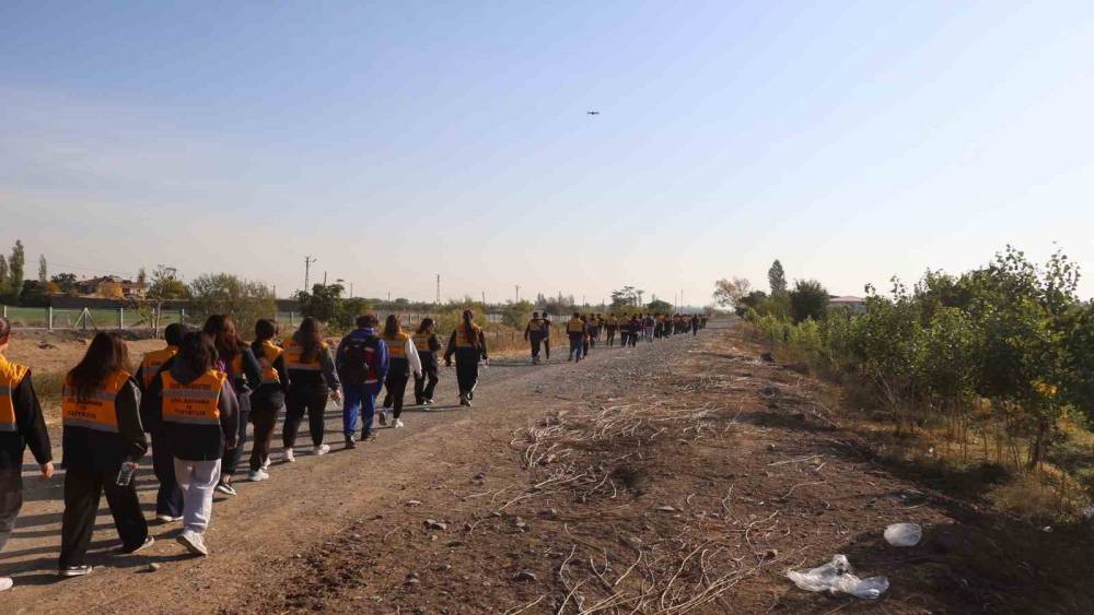 Iğdır’da kayıp Alzheimer hastası için bin kişilik ekip arama çalışmalarına katıldı
