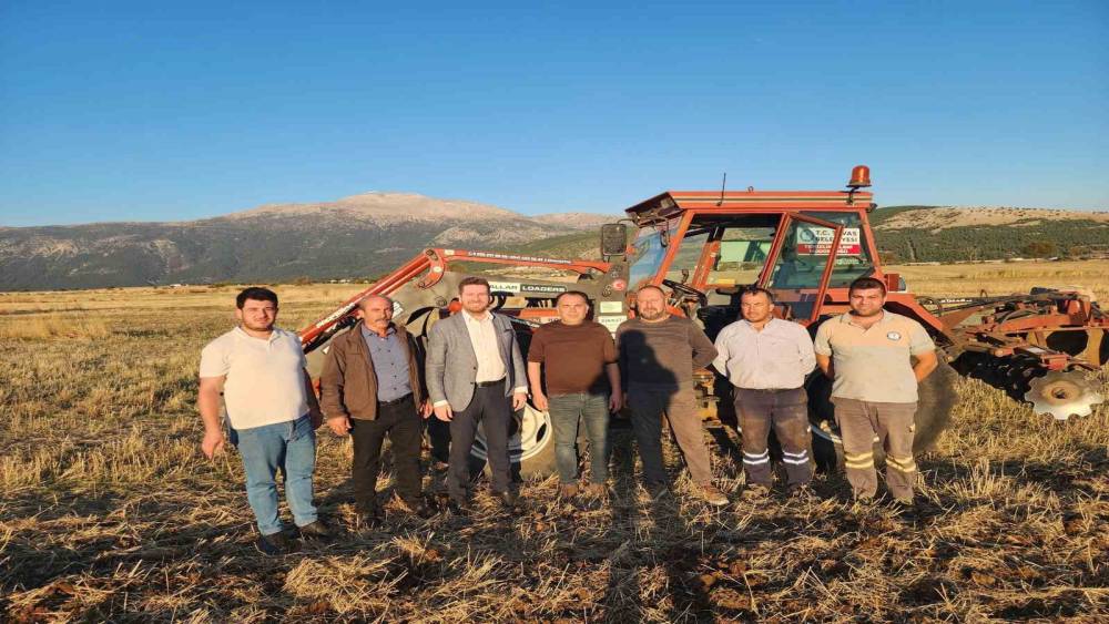Tavas Belediyesi &ccedil;ift&ccedil;iye destek i&ccedil;in 480 dekarlık alanda mahsul yetiştirecek
