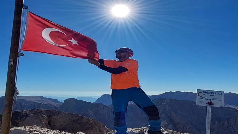 Erciyes&rsquo;e zirve tırmanışı yapan dağcı u&ccedil;urumdan d&uuml;şerek hayatını kaybetti
