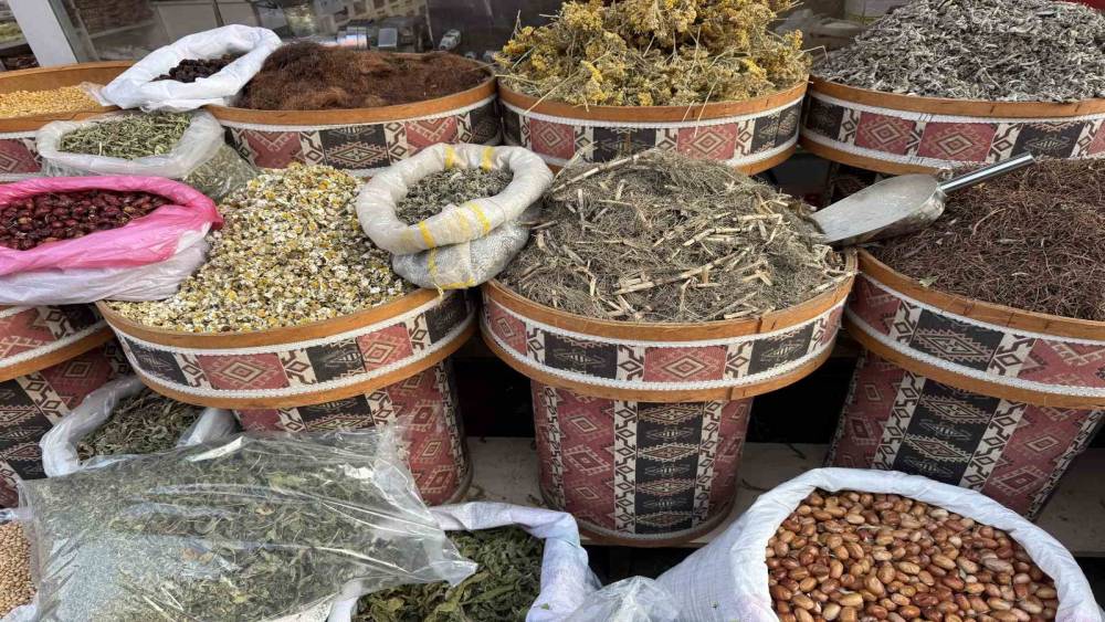 Iğdır&rsquo;da havalar soğudu, baharat&ccedil;ılarda yoğunluk arttı
