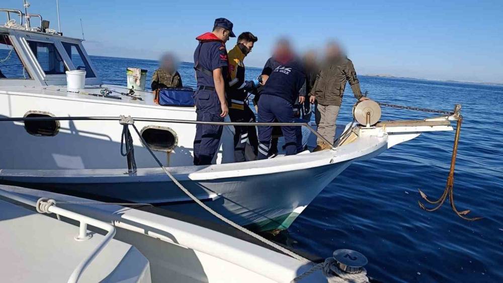 &Ouml;zel teknede rahatsızlanan vatandaşa tıbbi tahliye
