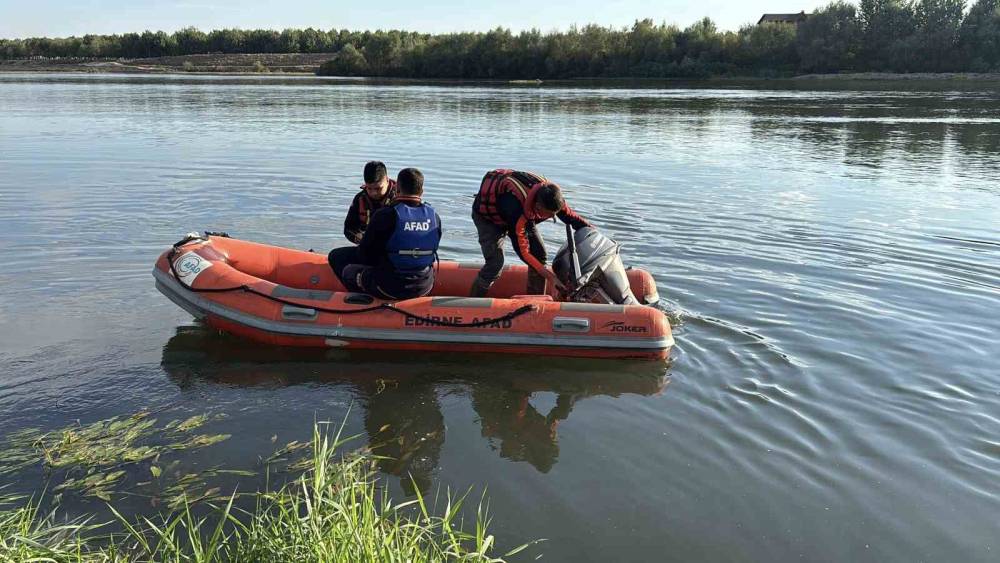 Meri&ccedil; Nehri&rsquo;nde botu alabora olan Iraklı ailenin kayıp son &ccedil;ocuğu i&ccedil;in arama &ccedil;alışmaları s&uuml;r&uuml;yor

