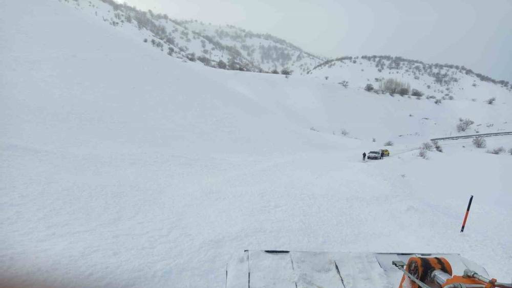 Bing&ouml;l&rsquo;de yola d&uuml;şen &ccedil;ığ ekipler tarafından temizlendi
