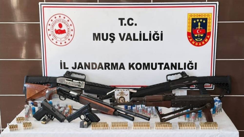 Malazgirt&rsquo;te ruhsatsız silah operasyonu: 6 kişi tutuklandı
