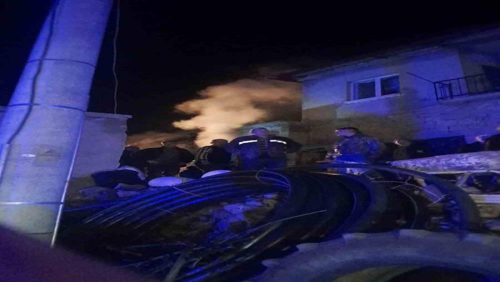 Niğde&rsquo;de devrilen soba yangına yol a&ccedil;tı: 1 kişi yaralandı
