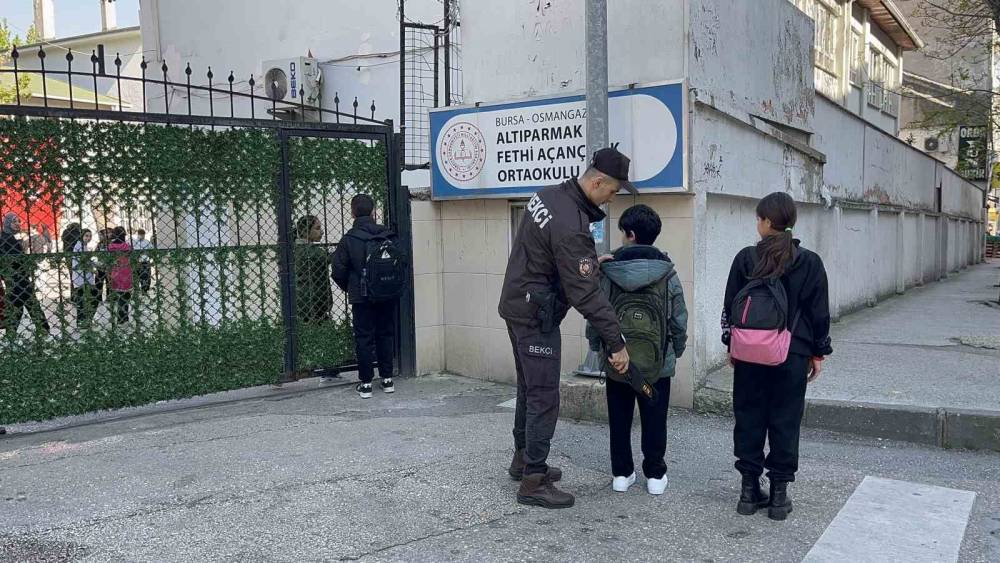 Bursa&rsquo;da okullar daha g&uuml;venli...Her okula bek&ccedil;i ve polis g&ouml;revlendirildi
