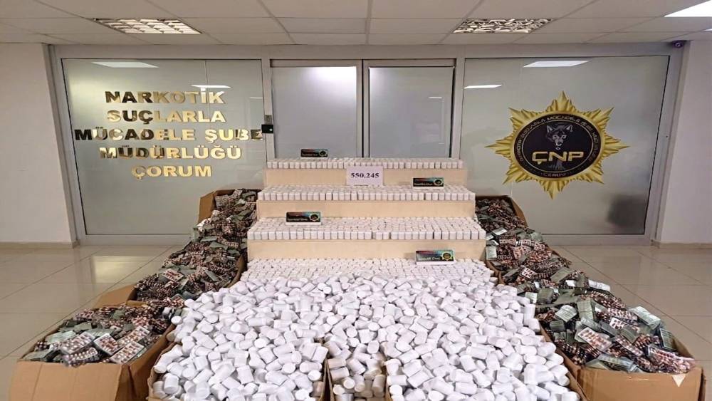 &Ccedil;orum&rsquo;da 550 bin adet sentetik ecza hapı ele ge&ccedil;irildi: 2 tutuklama
