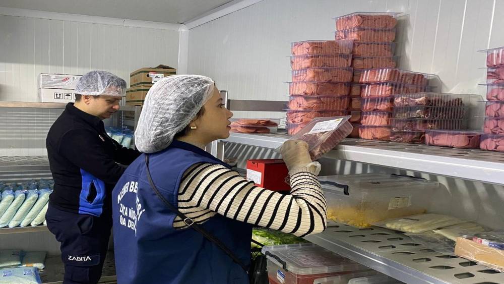 Kemer&rsquo;de zabıtadan restoran ve kafe denetimi

