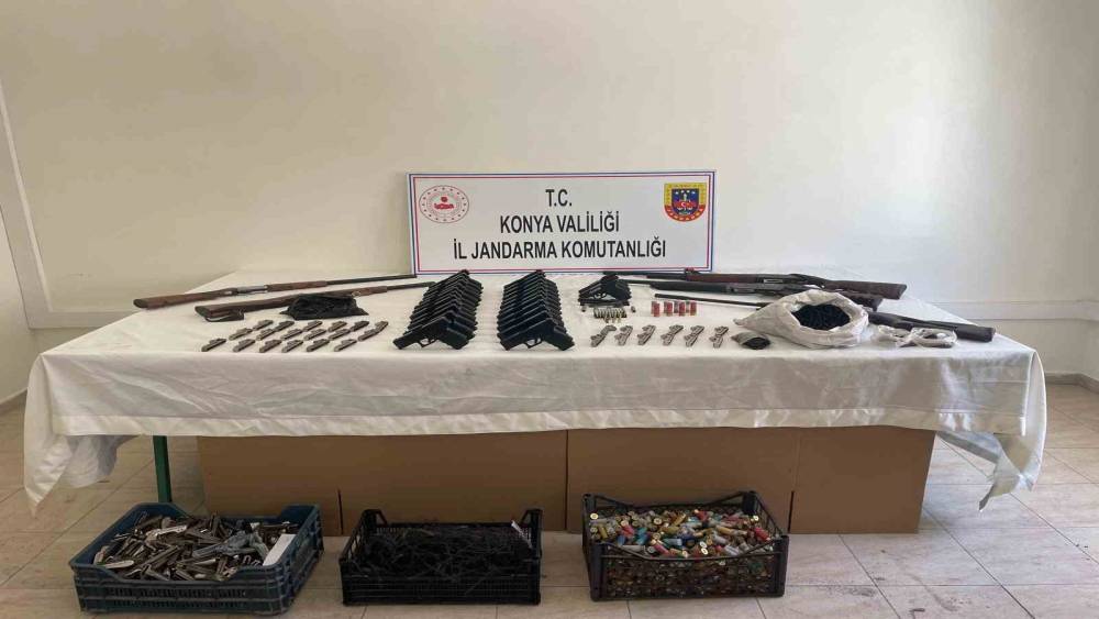 Antalya ve Konya&rsquo;da jandarmadan silah ka&ccedil;ak&ccedil;ılığı operasyonu

