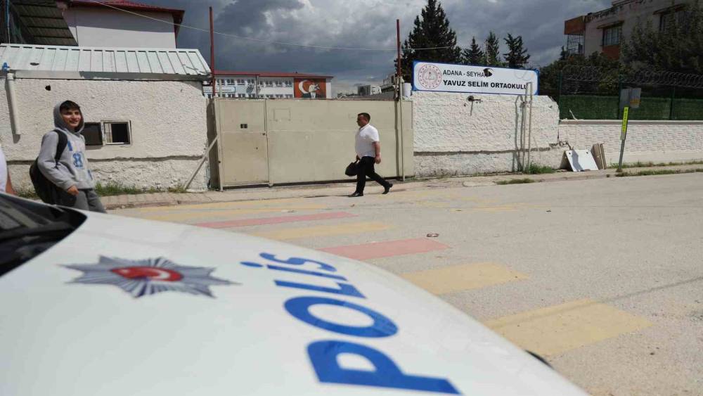 Okul &ccedil;evresindeki silah sesleri paniğe neden oldu
