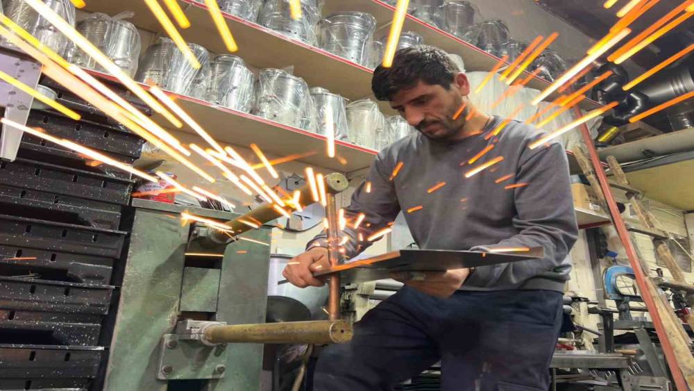 Van&rsquo;da kışın uzaması semaver ve mangal sezonunu geciktirdi
