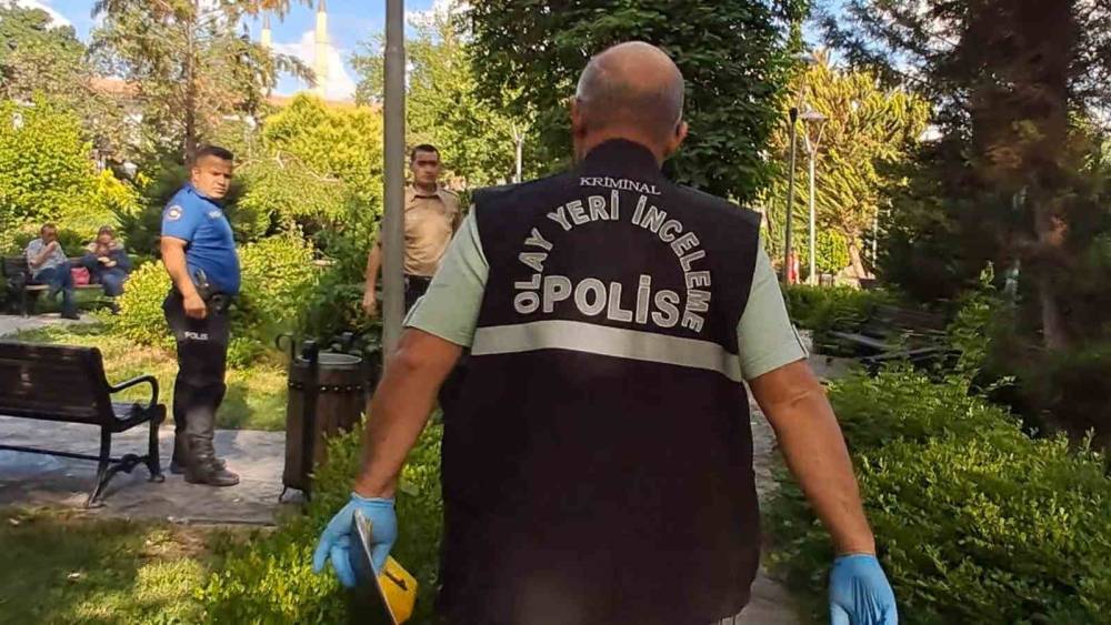 &rsquo;Kız meselesi&rsquo; kavgasında kan aktı: 3 yaralı
