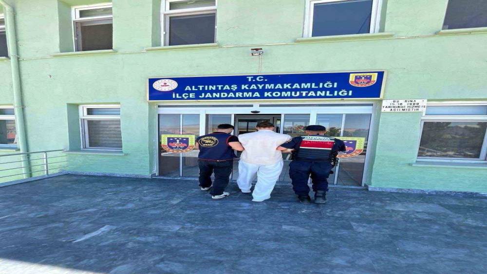 K&uuml;tahya&rsquo;da 10 yıl hapis cezasıyla aranan h&uuml;k&uuml;ml&uuml; yakalandı
