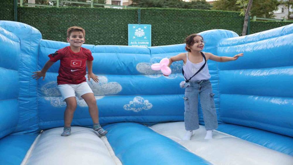 Mahalle şenliği coşkusu Demirtaşpaşa ve Elmasbah&ccedil;eler&rsquo;i sardı
