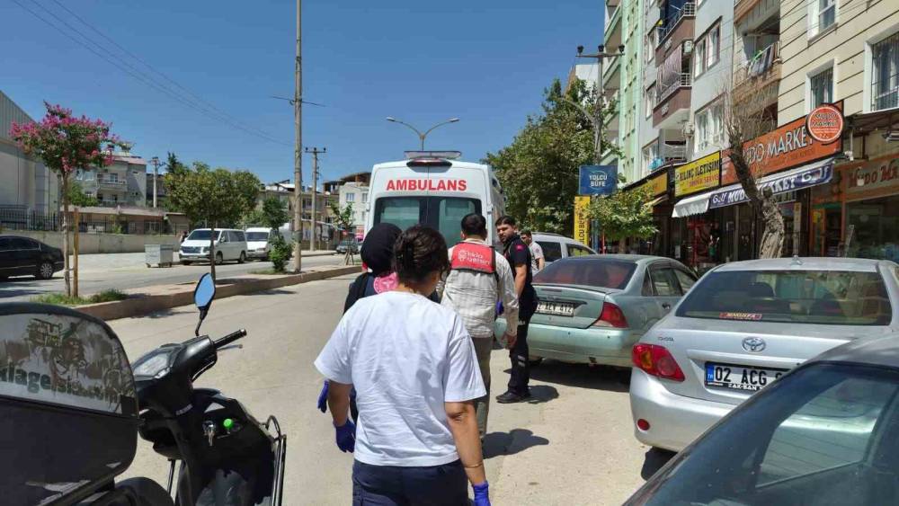 R&ouml;gar kapağı &ccedil;evresindeki &ccedil;ukur kazaya neden oldu: 1 yaralı
