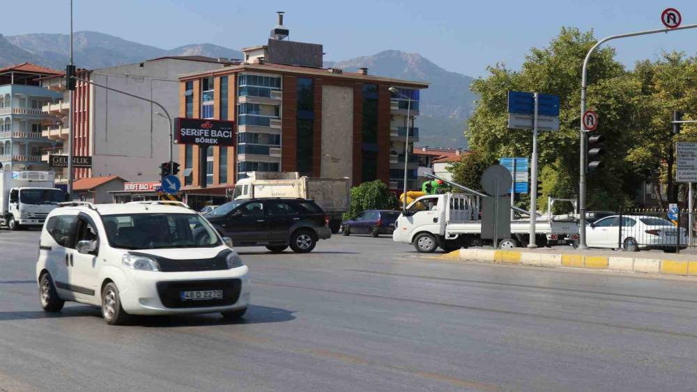 Kural tanımaz trafik magandaları kazaya davetiye &ccedil;ıkarıyor
