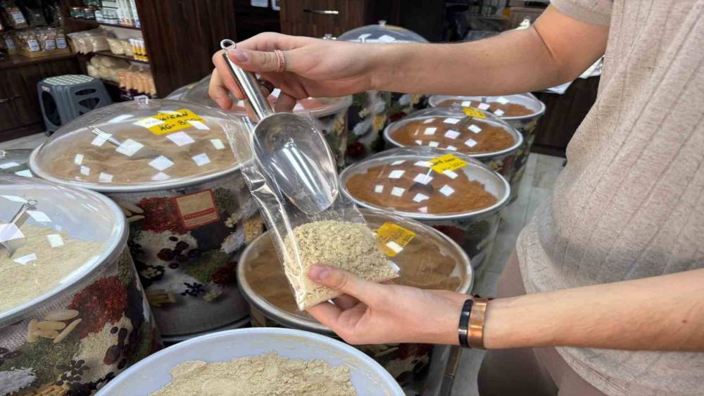 Eskişehirli aktardan yaz gribi uyarısı: Yapay zek&acirc;ya danışarak bitki &ccedil;ayı i&ccedil;meyin
