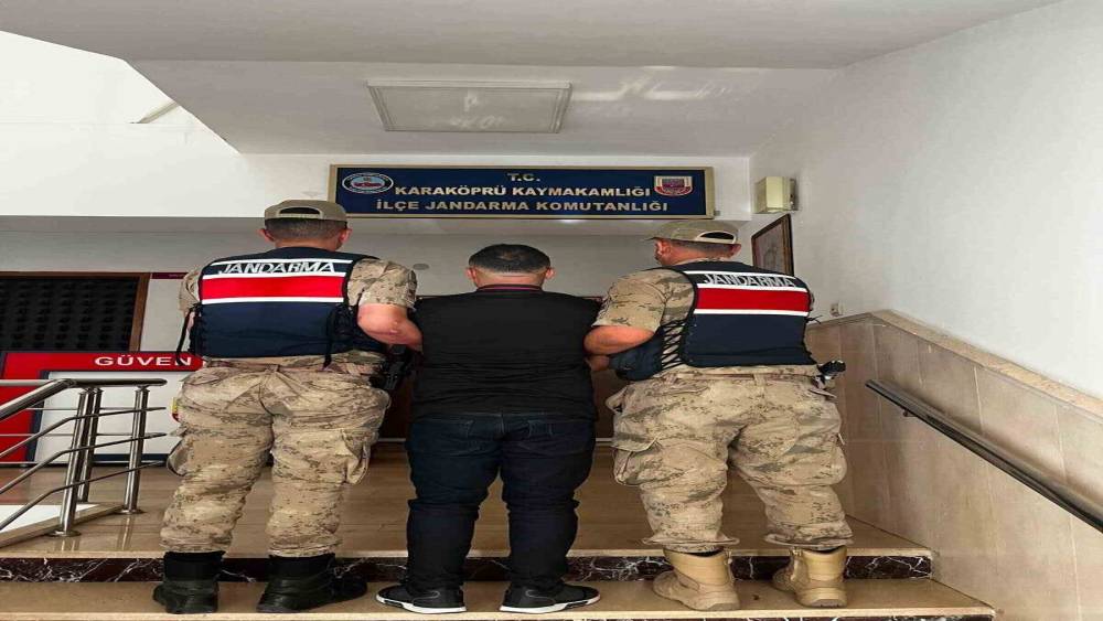 Dolandırıcılık su&ccedil;undan aranan şahıs yakalandı
