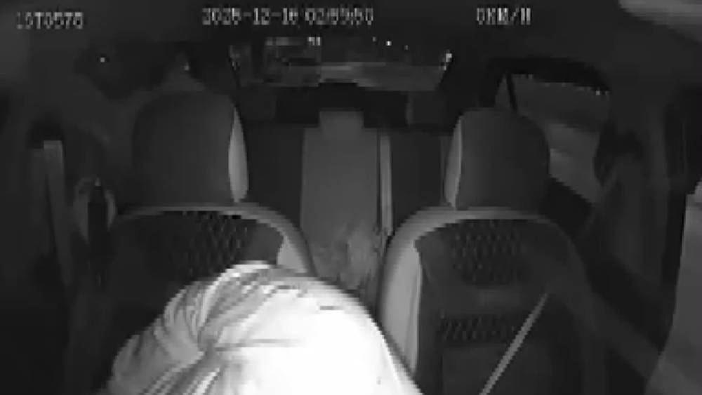 Polisi b&ouml;yle hedef alıp ateş etti silahı tutukluk yapınca hayatından oldu

