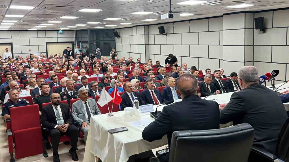 Bakan Bolat: "2025 yılı itibarıyla mal ihracatımızı 273,2 milyar dolara y&uuml;kselterek Cumhuriyet tarihimizin en y&uuml;ksek ihracat seviyesine ulaştık"
