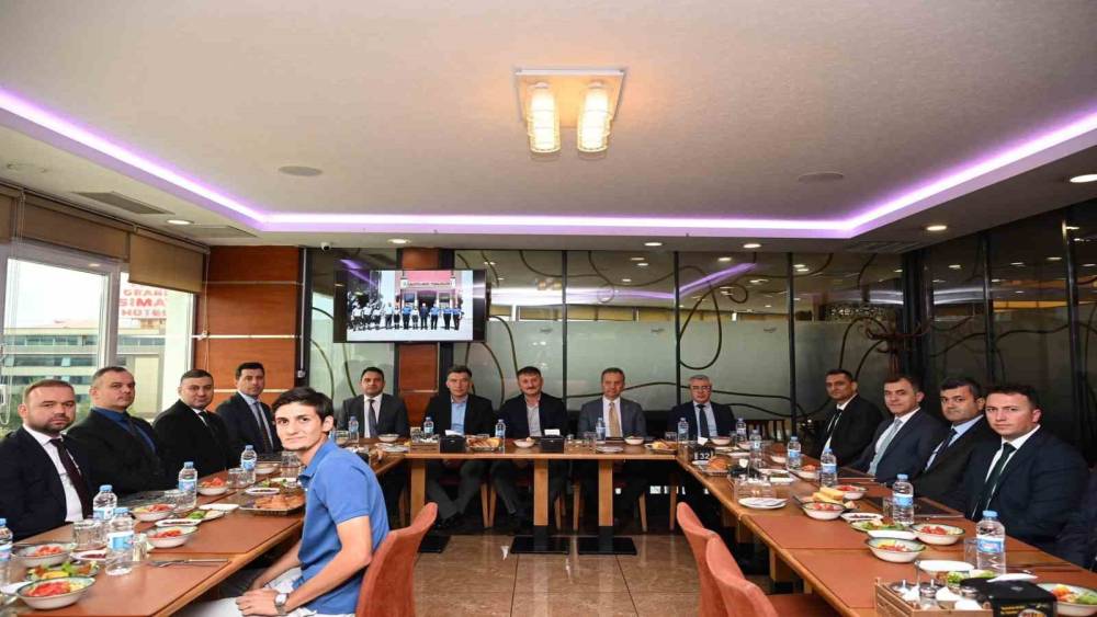Erzincan Emniyet M&uuml;d&uuml;r&uuml; Zafer Baybaba i&ccedil;in veda yemeği d&uuml;zenlendi
