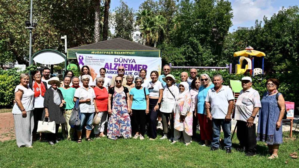 Muratpaşa, alzaymır farkındalığı i&ccedil;in yaşlı evlerinde buluştu
