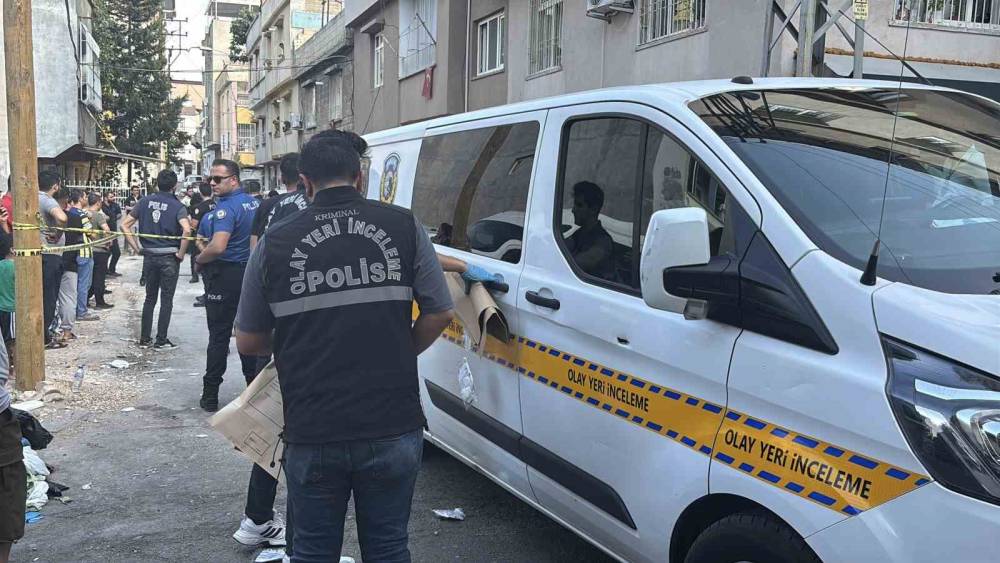Gaziantep&rsquo;te dehşet: &Ouml;nce eşini &ouml;ld&uuml;rd&uuml;, sonra 3&rsquo;&uuml; &ccedil;ocuk 4 kişiyi yaraladı
