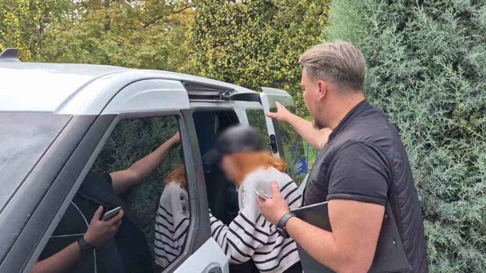 Ceza ve İrem Derici konserlerini iptal etti, esnafın şik&acirc;yet&ccedil;i olduğu sorumlu karakola g&ouml;t&uuml;r&uuml;ld&uuml;
