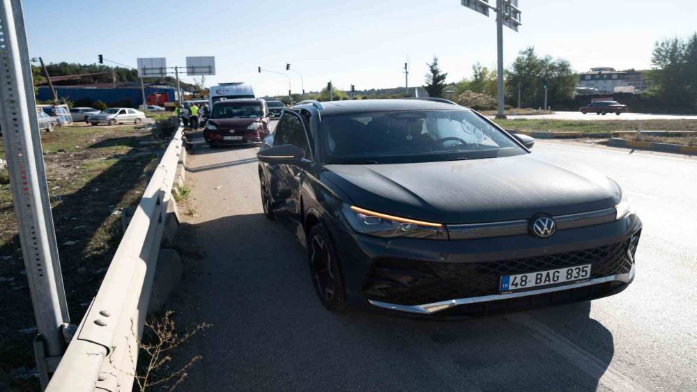 Kastamonu&rsquo;da cip ile hafif ticari ara&ccedil; &ccedil;arpıştı: 2 yaralı
