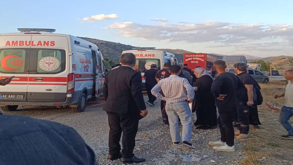 Malatya&rsquo;da tır ile otomobil &ccedil;arpıştı: 5 yaralı
