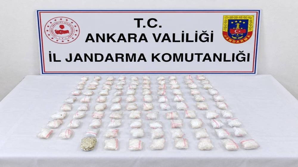 Ankara&rsquo;da uyuşturucu operasyonu: 1 kilogram metamfetatin ele ge&ccedil;irildi
