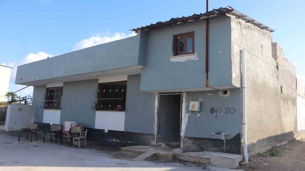 Evine el yapımı patlayıcı atılan kadın, oğlunun &ouml;ld&uuml;r&uuml;lmesinden korkuyor
