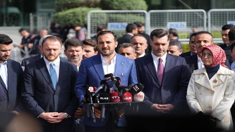 AK Parti İstanbul İl Başkanı &Ouml;zdemir: "D&uuml;ndar Ziya G&uuml;ltekin başkanımızın bir ayda oluşturduğu g&uuml;zel atmosferi inşallah s&uuml;rd&uuml;rmeye devam edeceğiz"
