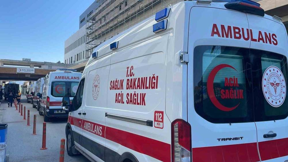 Karaman&rsquo;da zeytin iş&ccedil;ilerini taşıyan patpat devrildi: 8 yaralı
