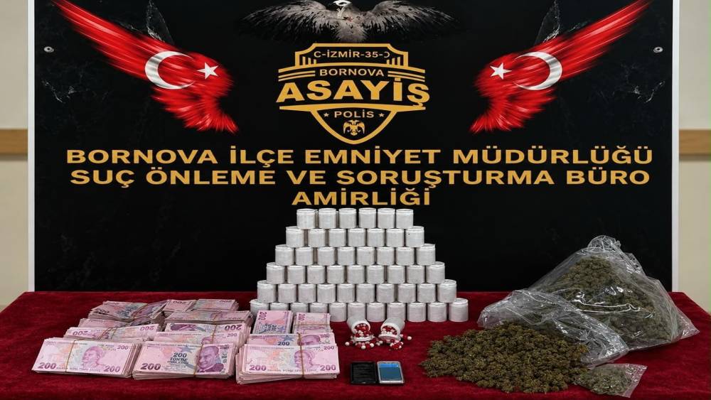 Evden binlerce uyuşturucu hap ile esrar ele ge&ccedil;irildi
