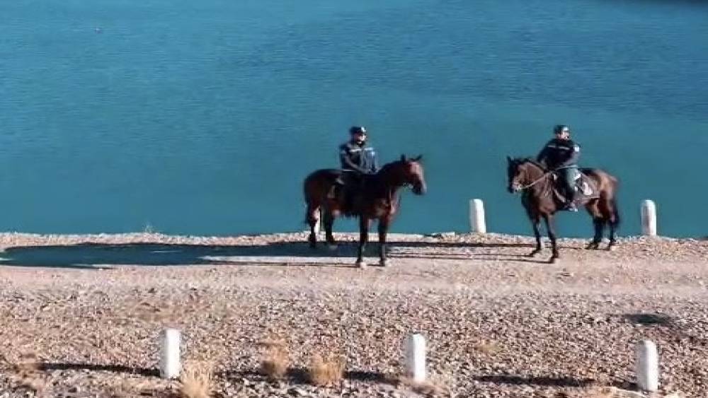 Atlı jandarma timleri Zernek Barajı’nda devriyede
