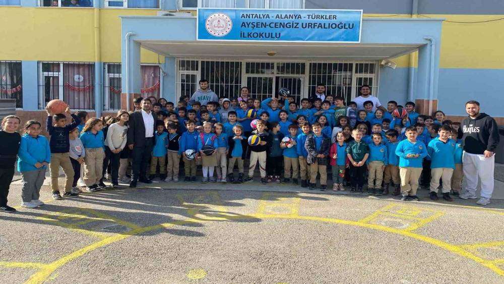 ALKÜ öğrencilerinden yürek ısıtan iyilik
