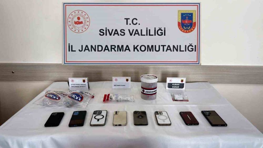 Sivas&rsquo;ta eş zamanlı uyuşturucu operasyonu: 5 tutuklama

