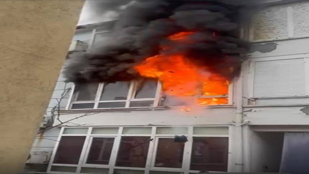 Yangın sırasında patlayan buzdolabı motoru evi harabeye &ccedil;evirdi
