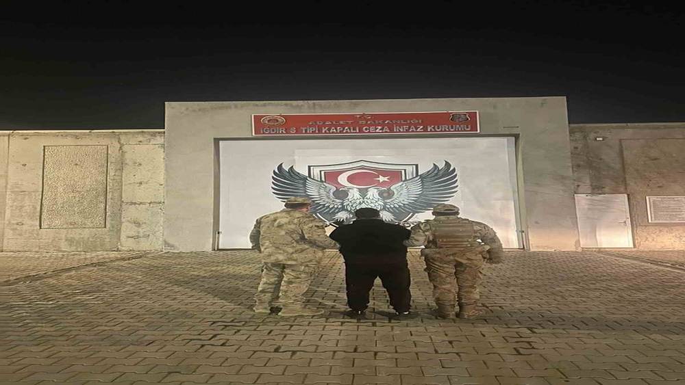 Aranan eski icra m&uuml;d&uuml;r yardımcısı yasa dışı yollarla T&uuml;rkiye&rsquo;ye girmeye &ccedil;alışırken yakalandı
