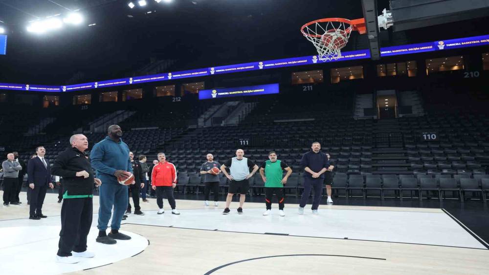 Cumhurbaşkanı Erdoğan, Shaquille O&rsquo;Neal ile basketbol oynadı
