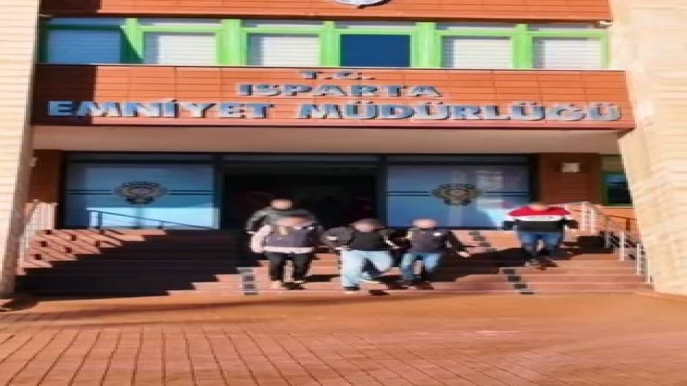 Isparta&rsquo;da kişisel veri operasyonu: 1 ş&uuml;pheli tutuklandı 10 kişi hakkında soruşturma s&uuml;r&uuml;yor
