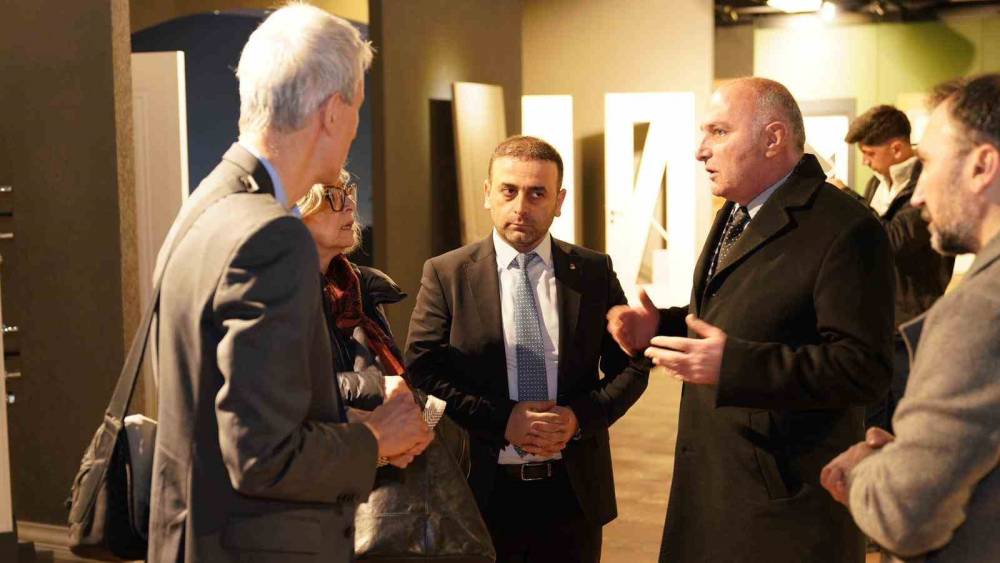 Alman B&uuml;y&uuml;kel&ccedil;isi Bredohl: "Erzurum g&uuml;&ccedil;l&uuml; bir lojistik kabiliyete sahip"
