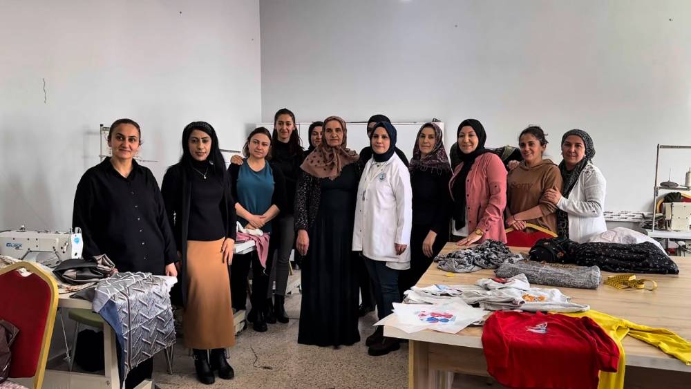 Y&uuml;ksekova&rsquo;da kadınlar dikiş-nakış kursuyla hem meslek ediniyor hem sosyalleşiyor
