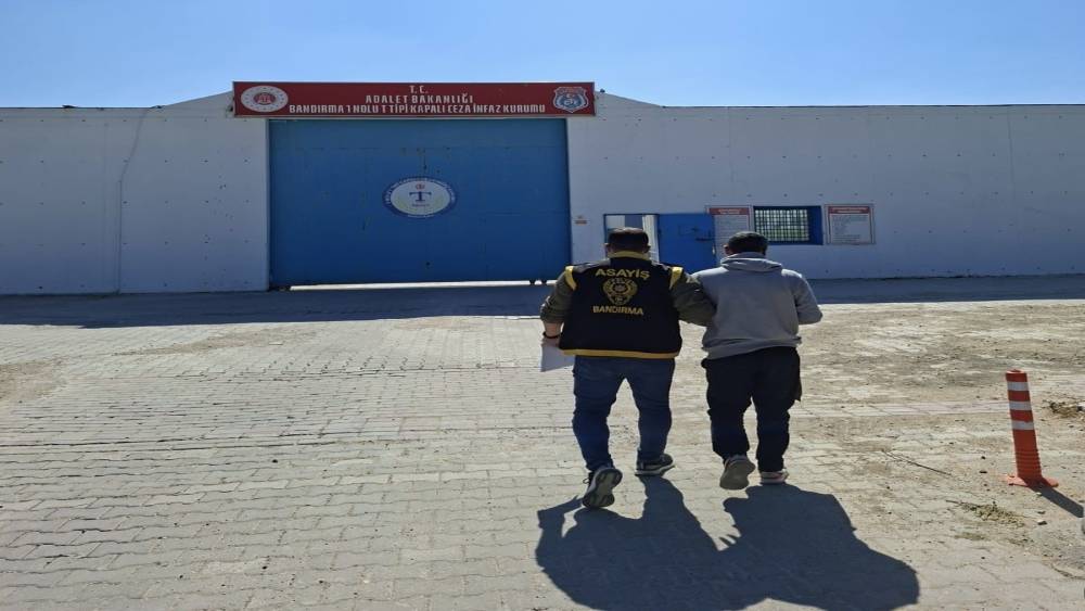 31 yıl hapisle aranan şahıs Bandırma&rsquo;da yakalandı
