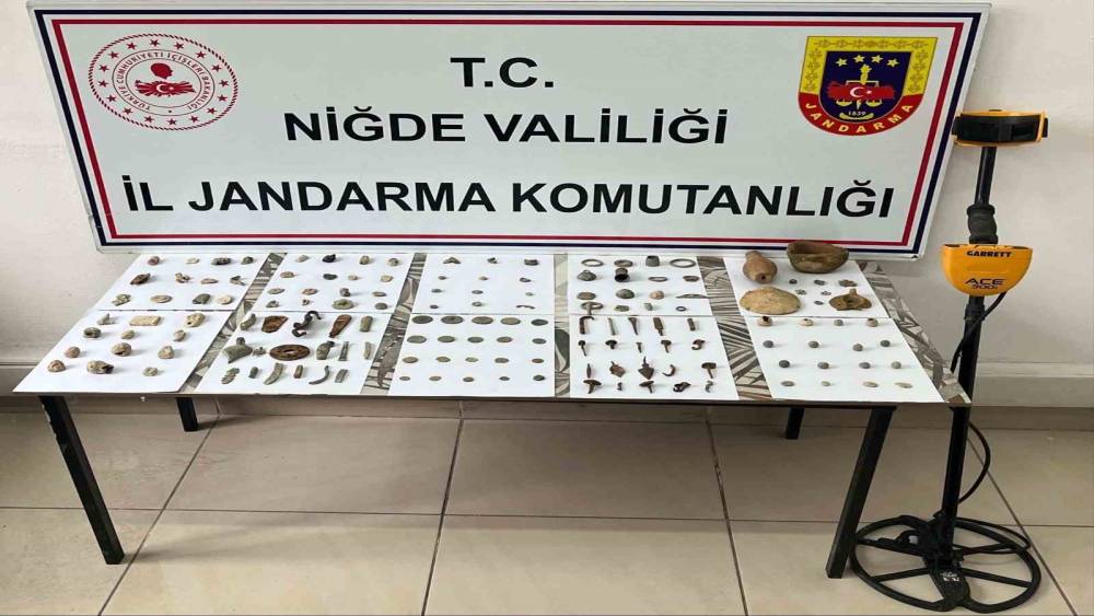Niğde&rsquo;de &rsquo;Anadolu Mirası&rsquo; operasyonu: 145 tarihi eser ele ge&ccedil;irildi
