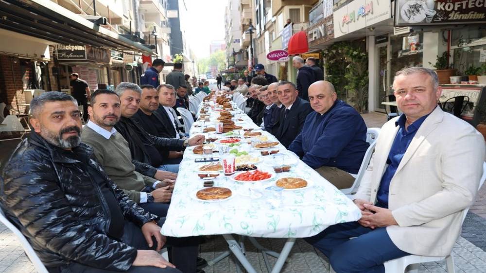 Yenilenen Sevgi Yolu esnafından Başkan Şimşek&rsquo;e kahvaltılı teşekk&uuml;r
