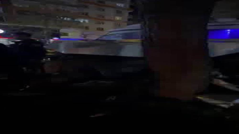 Yayaya &ccedil;arpmamak i&ccedil;in direksiyonu kardı, ağaca &ccedil;arptı: 6 yaralı
