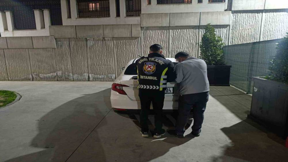 Esenyurt&rsquo;ta trafikte tartışan s&uuml;r&uuml;c&uuml;lere 360 bin TL para cezası

