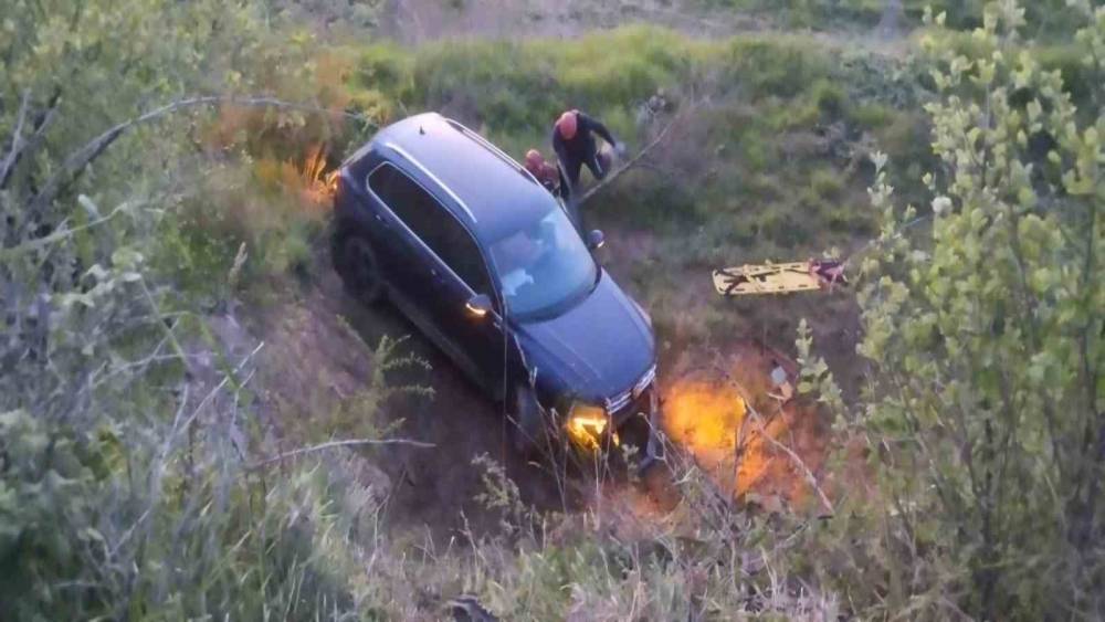 Yoldan &ccedil;ıkan otomobilin s&uuml;r&uuml;c&uuml;s&uuml;, tarlaya u&ccedil;tu
